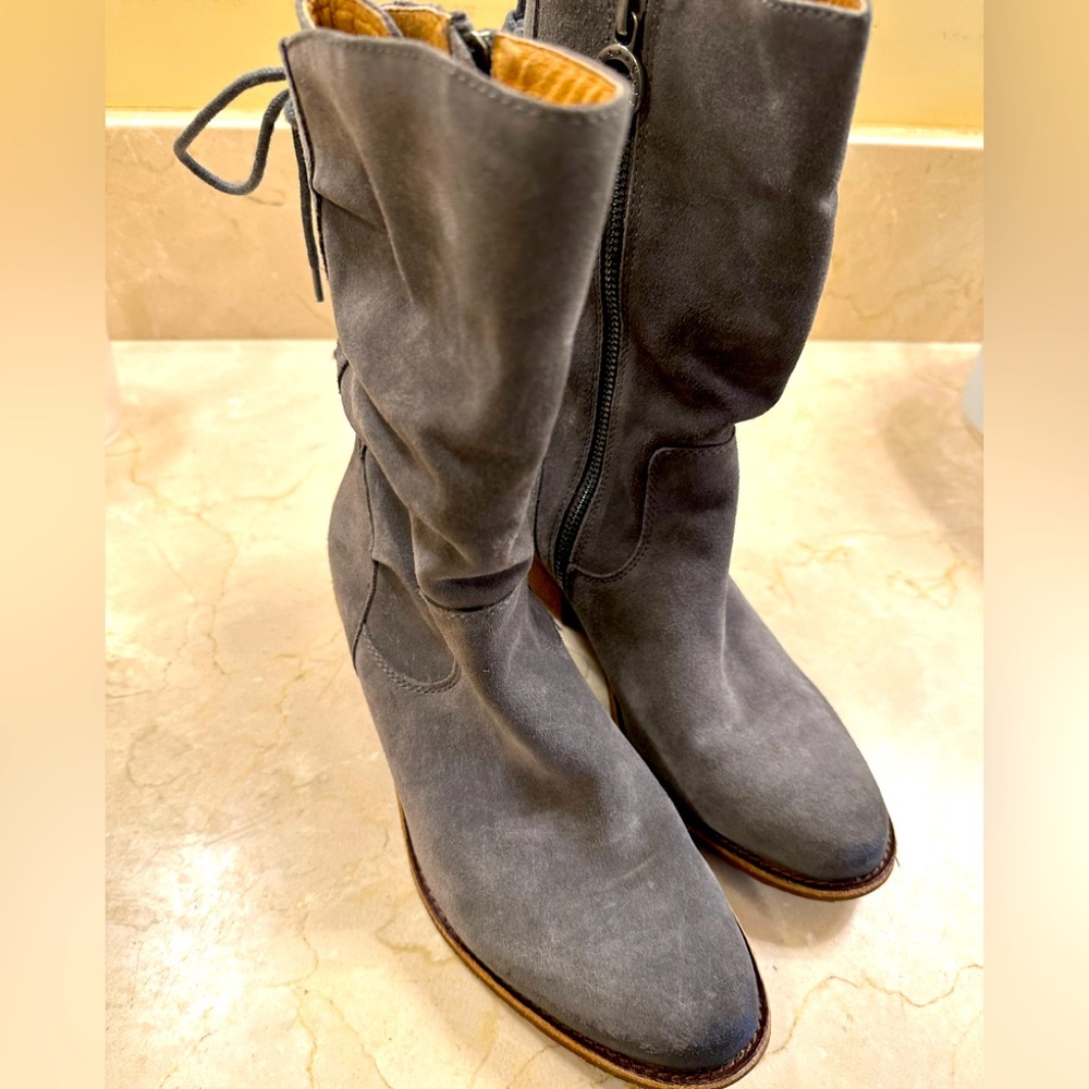 Aqua Sofft Suede Boots 8.5 lace up back